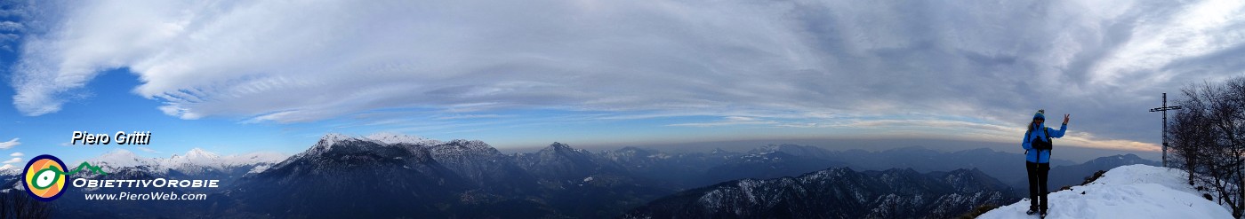 02 Panoramica dalla vetta del Monte Gioco verso la Val Serina.jpg
